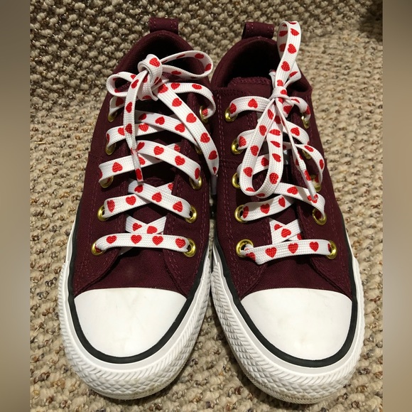 Converse women’s size 6 maroon low sneaker - Picture 1 of 8